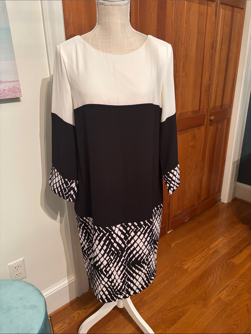 AGB Black and White Colorblock Midi Dress with Geometric Hem